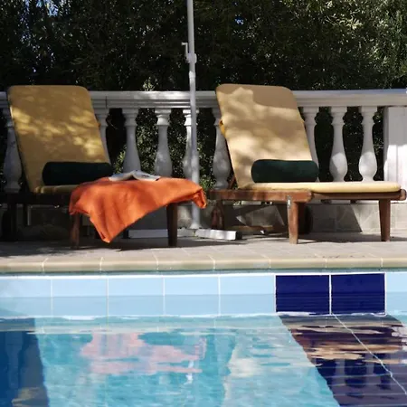 Sleeps 4 Villa Karavádhos