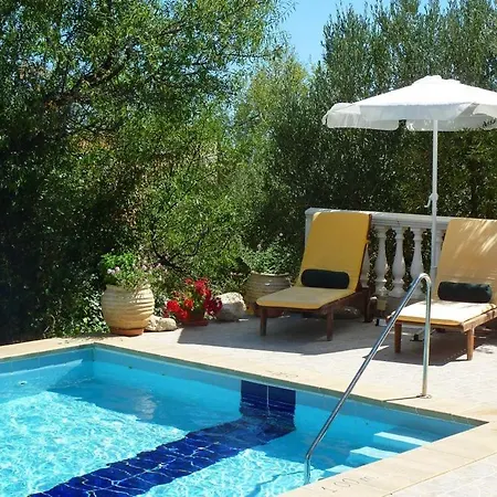 Sleeps 4 Karavádosz