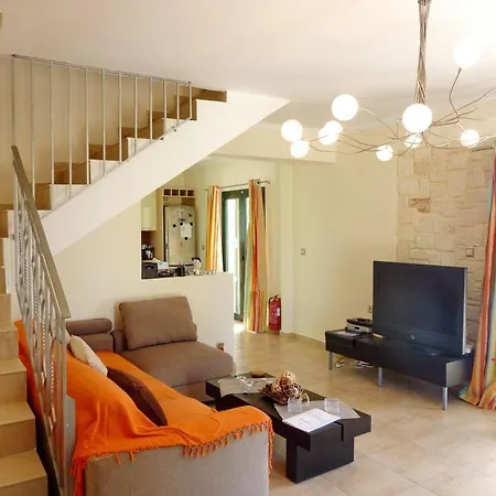 Sleeps 4 Villa Karavádosz