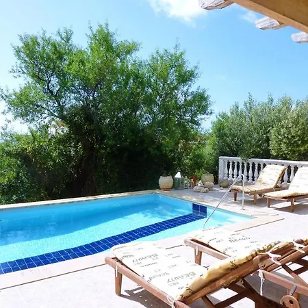Sleeps 4 Villa Karavádosz