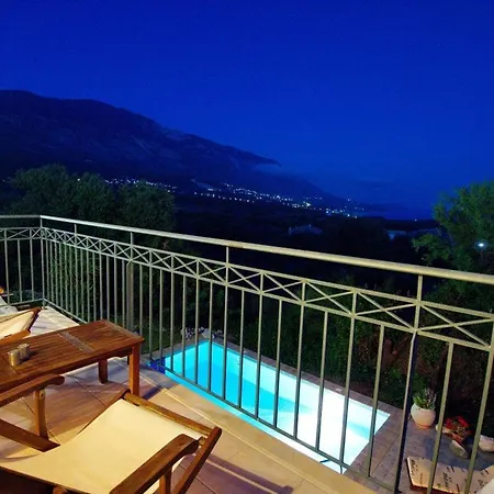Sleeps 4 Villa Karavádhos